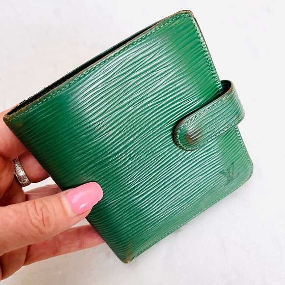 Auc Louis Vuitton Green Epi Leather Porte Billets Compact Wallet - Picture 2 of 12